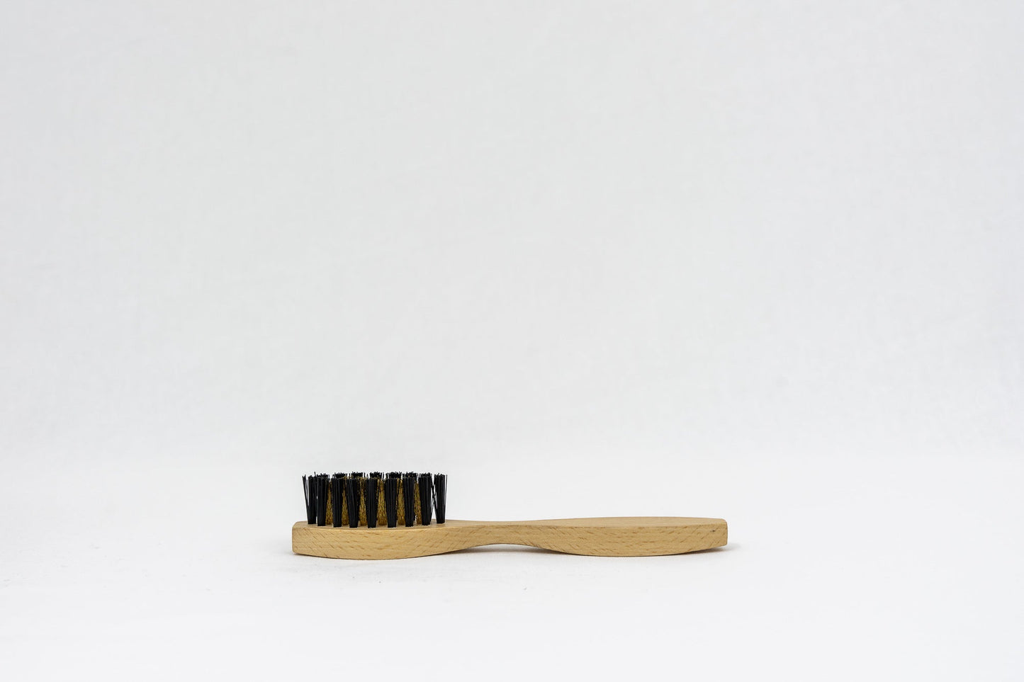 ypsons produit entretien brosse a daim vue de profil