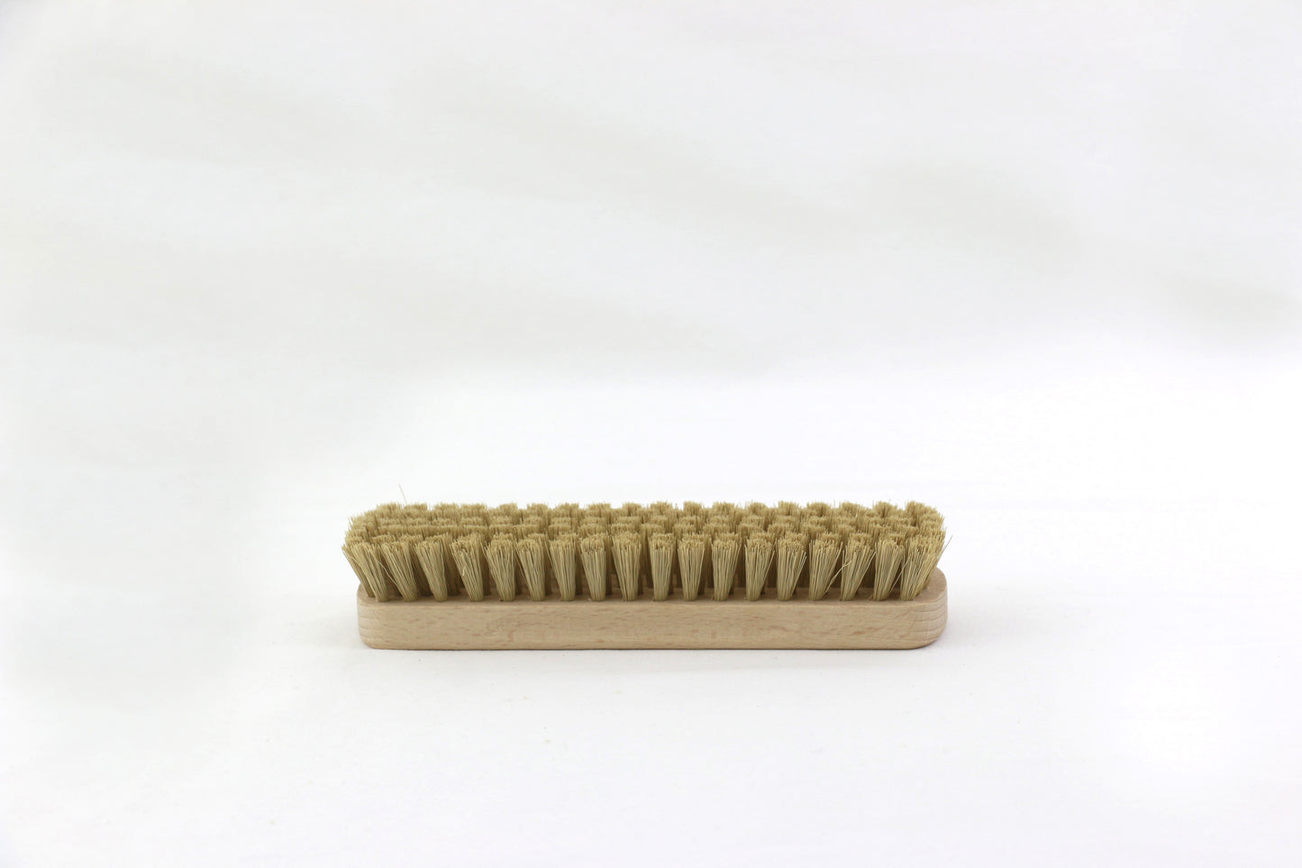 Brosse décrottoir pour retirer les saletés de vos chaussures