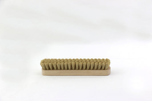 Brosse décrottoir pour retirer les saletés de vos chaussures